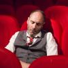 Nico dort dans le fauteuil rouge modif