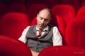 Nico dort dans le fauteuil rouge modif