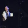 Nico sourit 2 au piano modif